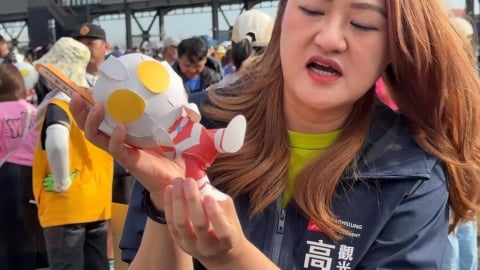 超人力霸王提燈發放！　每人限領2份、遊客排隊卡位