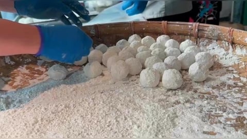 元宵將至！70年老店應景炸元宵　中台灣燈會超Q姆明提燈