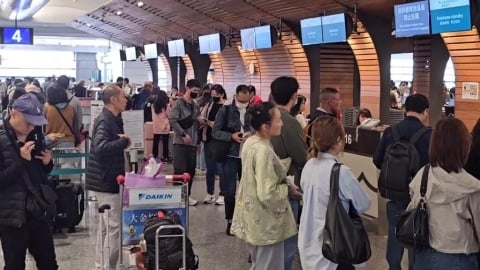 "新春第一飛"變驚嚇！　民眾"曬登機證"　飛機餐慘遭惡搞