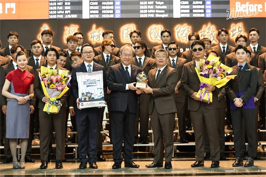 經典賽(影)／啟航踏上冠軍之路！台灣隊包機吃「勝利飛機餐」5日起迎戰世界列強