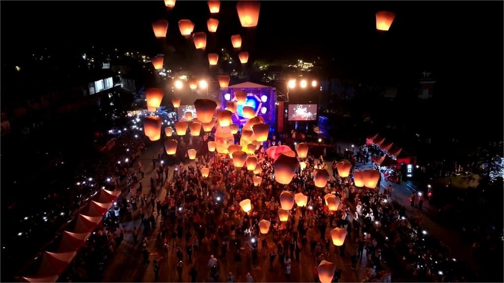 平溪天燈節今晚登場！　20呎馬年主燈亮相　全場驚呼連連