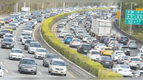 228連假第2日車潮暴增　「18處地雷段塞爆」
