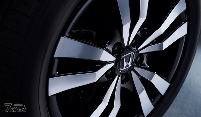 全面改採 e:HEV 油電動力，Honda ZR-V 日本小改款亮相　