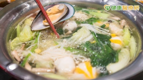 「趁熱吃」恐引食道癌！醫籲：「這樣吃」養成良好飲食習慣　遠離癌風險