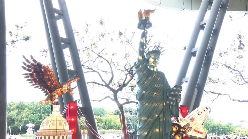 台北燈會柯博文主燈不會動？　遊客曝「小孩抱怨、難過到哭」