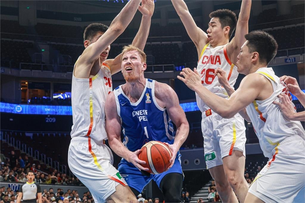 籃球／台灣男籃對決中國！台灣隊決勝節遭逆轉以93比100吞下敗仗
