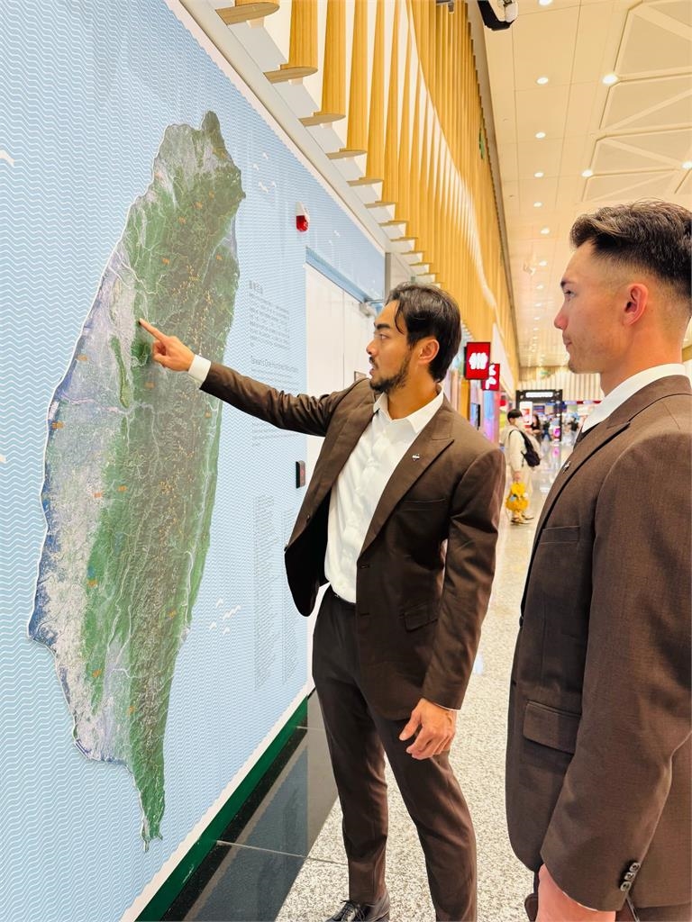 經典賽/路邊「帥炸老師」竟是林家正!網一看「費仔被抓來補課」被逼瘋:好乖