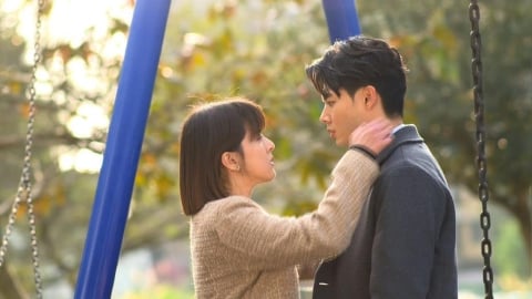 蘇晏霈、羅子惟公園「一吻定情」！學弟緊張到唇發抖　抓包「親錯位」現場羞翻