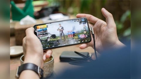 4天不睡狂打電動！男大生「啊一聲」倒地　腦血管破裂母痛撤管