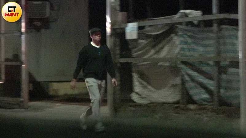 .姚元浩吃完尾牙後，獨自返家。（圖／本刊攝影組）