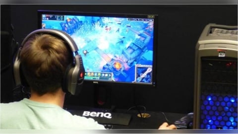 男大生打電動「3天沒睡腦出血」昏倒送醫　母床邊呼喊兒忍痛拔管