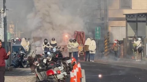 台南鹽水蜂炮熱鬧登場 第一門蜂炮點燃揭序幕