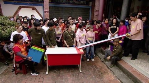 《綜藝大集合》綜藝天王被四位八十歲鄉親阿公下戰帖！離地一公分就落敗