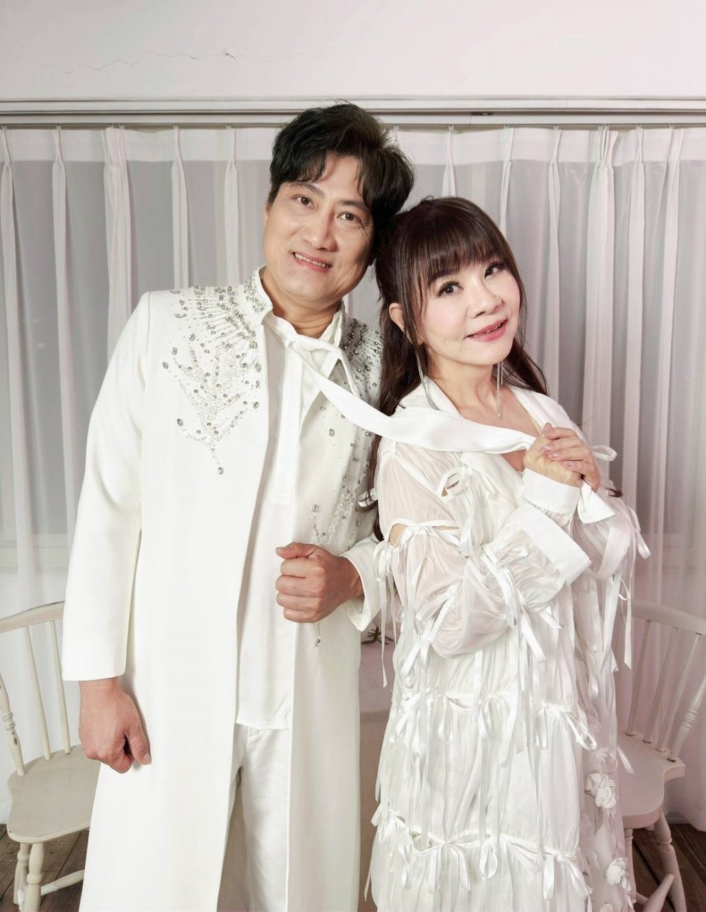 龍千玉深情緊貼人夫！對方老婆「人在現場」發聲喊：忘了我的存在