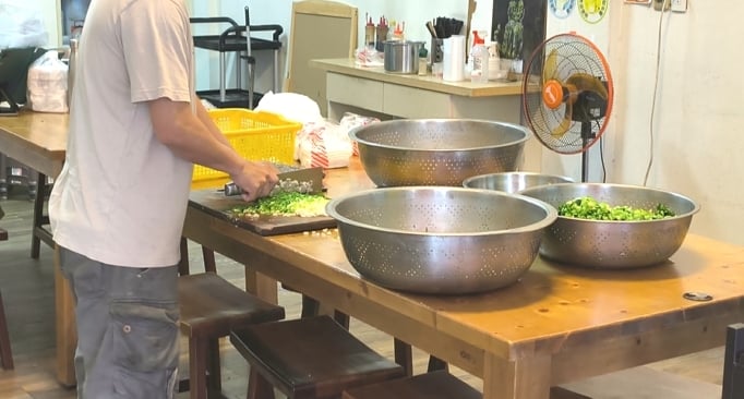 難接受! 台中米其林麵店"燙青菜有蜘蛛屍" 顧客傻眼