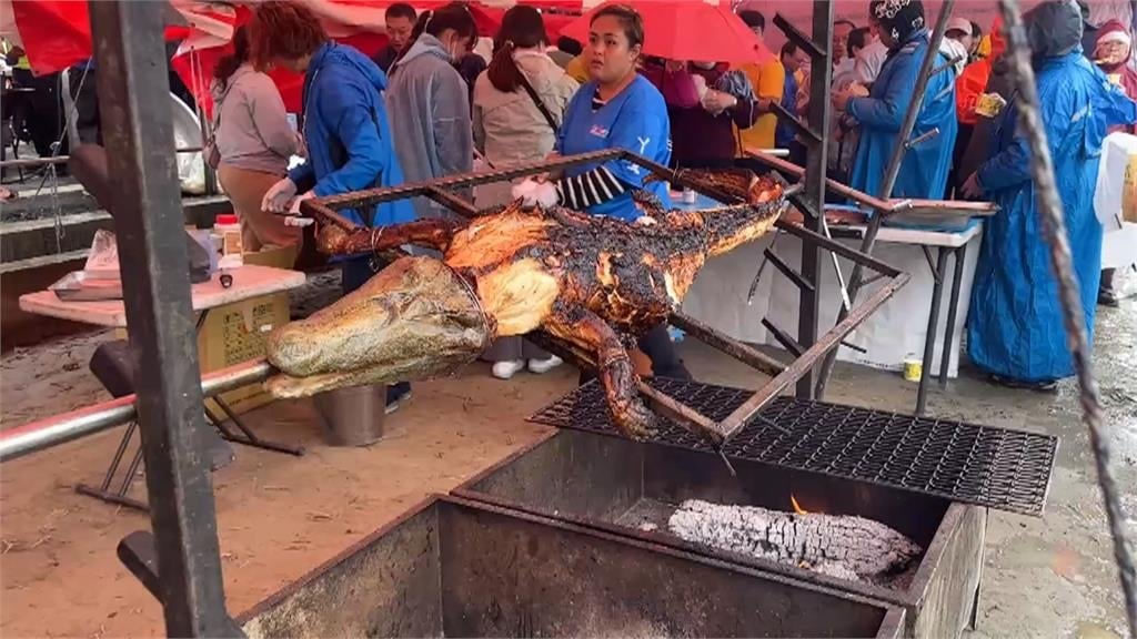 雲林慶元宵"吃飯擔"登場 烤豬.烤鱷魚呷平安