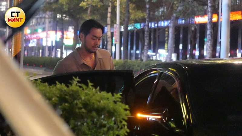 林家正單獨搭車離場。(圖/本刊攝影組)