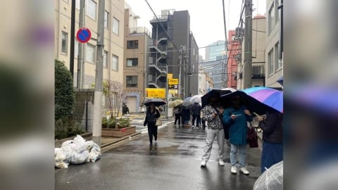 東京街頭台灣帽T現排隊潮！中國黃牛掃貨遭問「支持台獨？」　當場閃人
