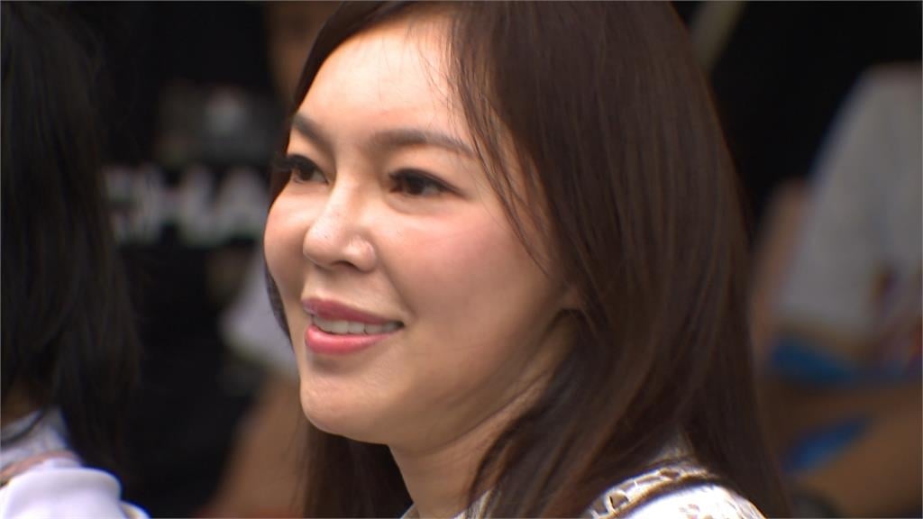 郭台銘霸氣寵妻 贈曾馨瑩2500張鴻海股票 市值破5.72億