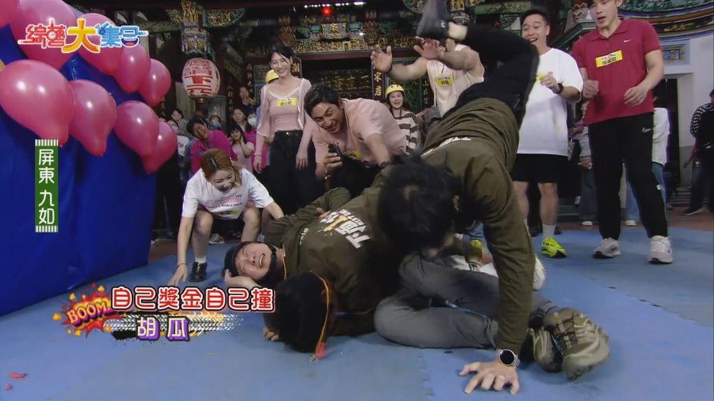 《綜藝大集合》主持群玩到出事！全身交疊慘摔畫面曝 大車出動搶救援