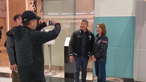 綠委+後勤團隊前往東京　候機室擠滿球迷挺台做後盾