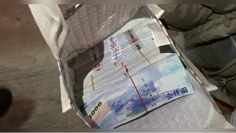台中男倒垃圾分心「150萬現金袋放垃圾桶旁」 　房東媽媽誤撿保管幸全數尋回