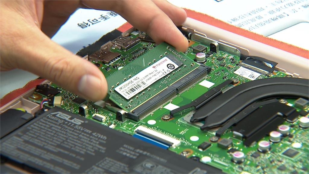 中東戰火波及！南亞科股價慘跌 總座急喊：中東DRAM銷量不大