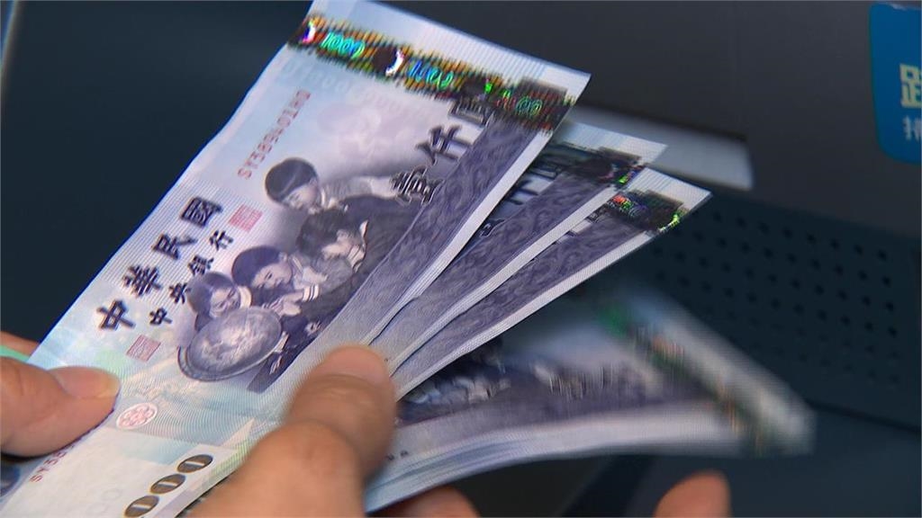 記憶體慘殺、台積電尾盤「偷襲」砍出!台股狂瀉771點⋯成交量破兆史上第2大