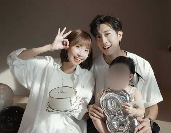 粿粿(左)與范姜彥豐鬧出婚變後,工作完全停擺。(圖/翻攝自范姜彥豐IG)