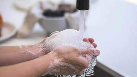 熱水洗臉超舒服？肌膚屏障可能正一點一滴流失