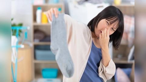 告別鹹魚味！高級感女孩足下守則5招 讓襪子洗完像新的一樣