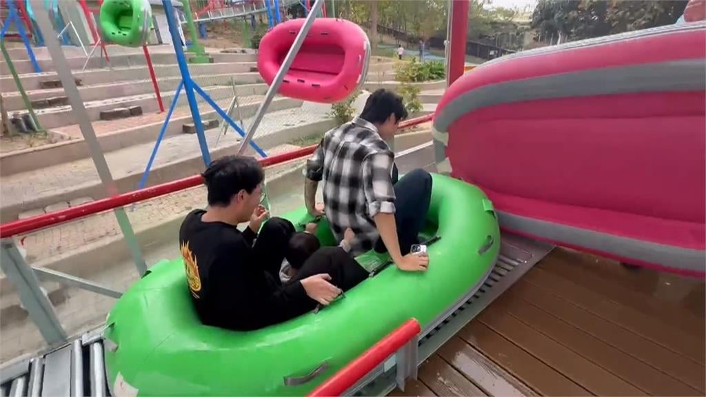 母子體驗「漂漂河」突卡住 業者:疑「這原因」釀受困