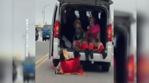 官將首糗了！台東元宵節陣頭表演插曲　官將首追車一度「仆街」笑翻眾人