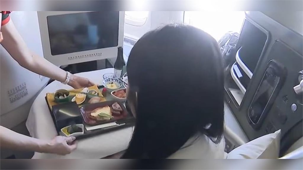 空服員25年經驗揭秘：機上最佳睡眠位，千萬別選這5排！