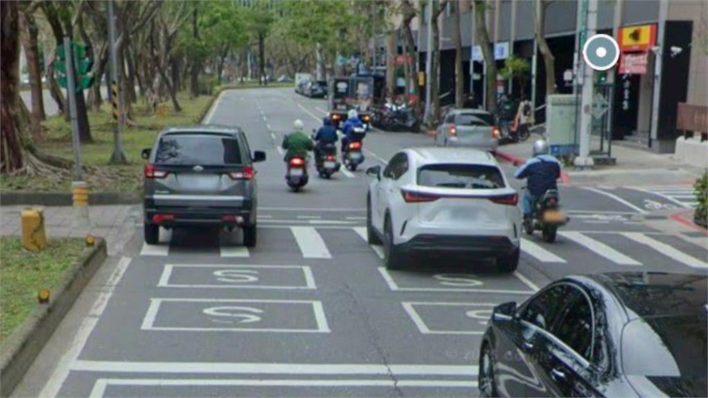 他見路口「4個S方格」滿頭問號？內行人揭真相：小心荷包大失血！