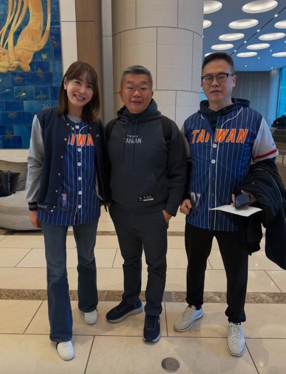 經典賽／直奔東京挺台灣隊！賈永婕「FB突提參選」全場嗨喊：加油凍蒜