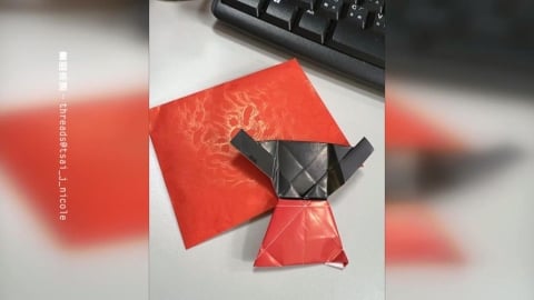 民眾外帶餐點驚見「紅包裝紙紮人？」　店家：親手摺的財神爺