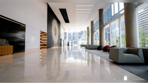 台人擠滿東京飯店「大廳吵翻天」　她怨：被吵到頭好痛