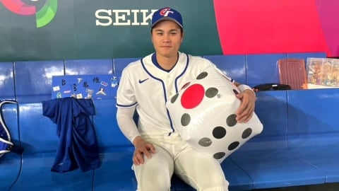 經典賽(影)／幸運骰子抵東蛋！台灣隊休息室「宋88」怎麼骰都6、盼複製12強強運