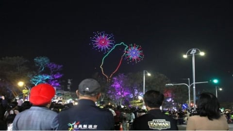 2026台灣燈會「TEAM TAIWAN大遊行」盛況空前　千架無人機攜手青森睡魔點燃嘉義夜空