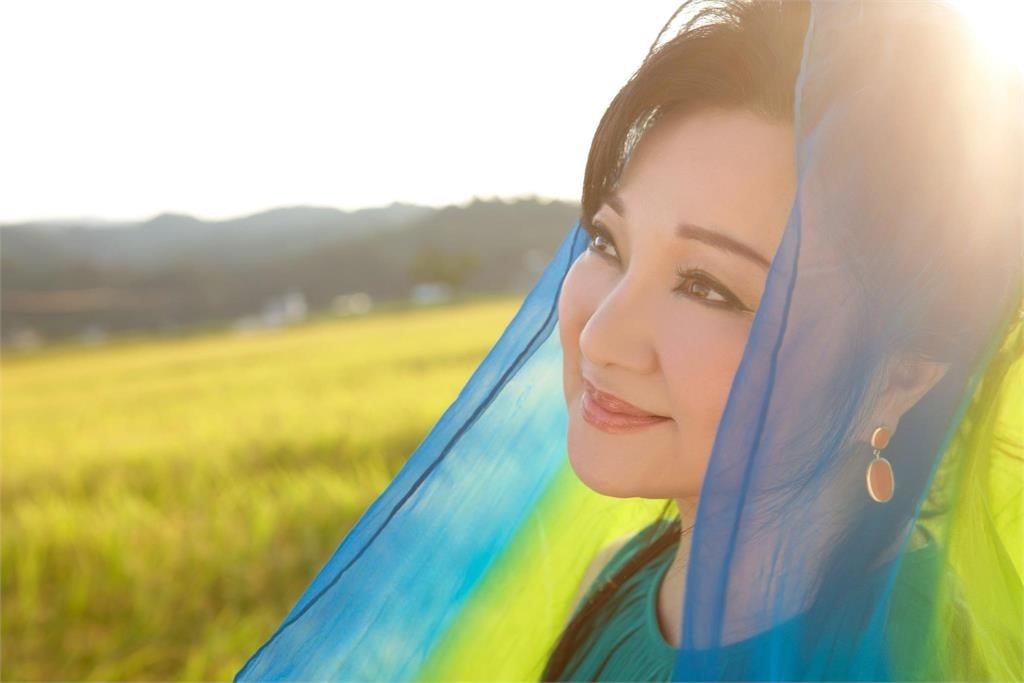 白冰冰機場偶遇「歌壇天后」！激動發文稱她「孝順又貼心」引網熱議