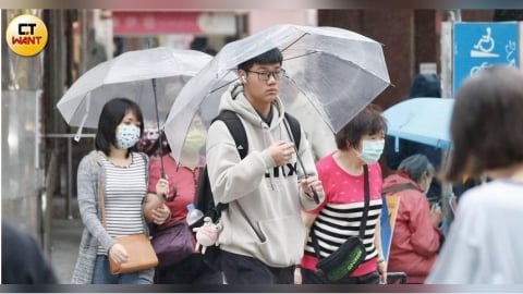 2波冷氣團接力！明後天「低溫探12度」半個台灣有雨　1地有望降雪