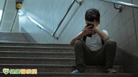 發現孩子查輕生字眼　醫：親子一起吃飯好好聊「比責備有用」
