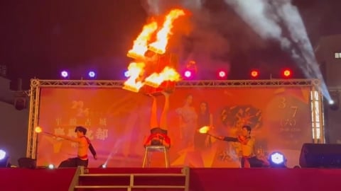 彰化古城踩街嘉年華火舞表演 民眾搶看楊立微「卡位爆口角」