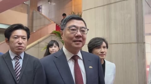 藍白大翻車！質疑卓榮泰花公帑看球　行政院：連維安人員機票都院長支付