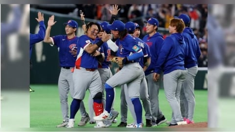 台灣經典賽20年首度擊敗韓國！球員哭成一團　美主播「1段話」感動網