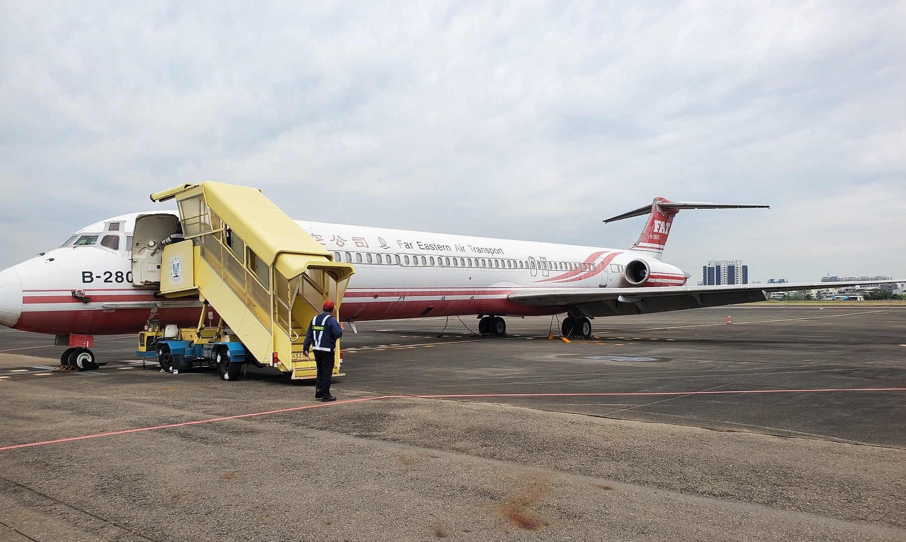 25年頭一遭！執行署高雄分署拍賣飛機 遠航MD-82起標價800萬