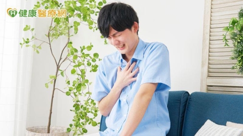 他規律服藥「火燒心仍反覆發作」微創手術助擺脫藥罐子