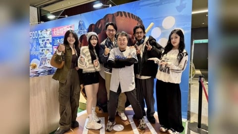 迎接WBC棒球熱潮！「港仔台爸」張啟樂、啦啦隊女神宛宛 登MLBPA快閃店