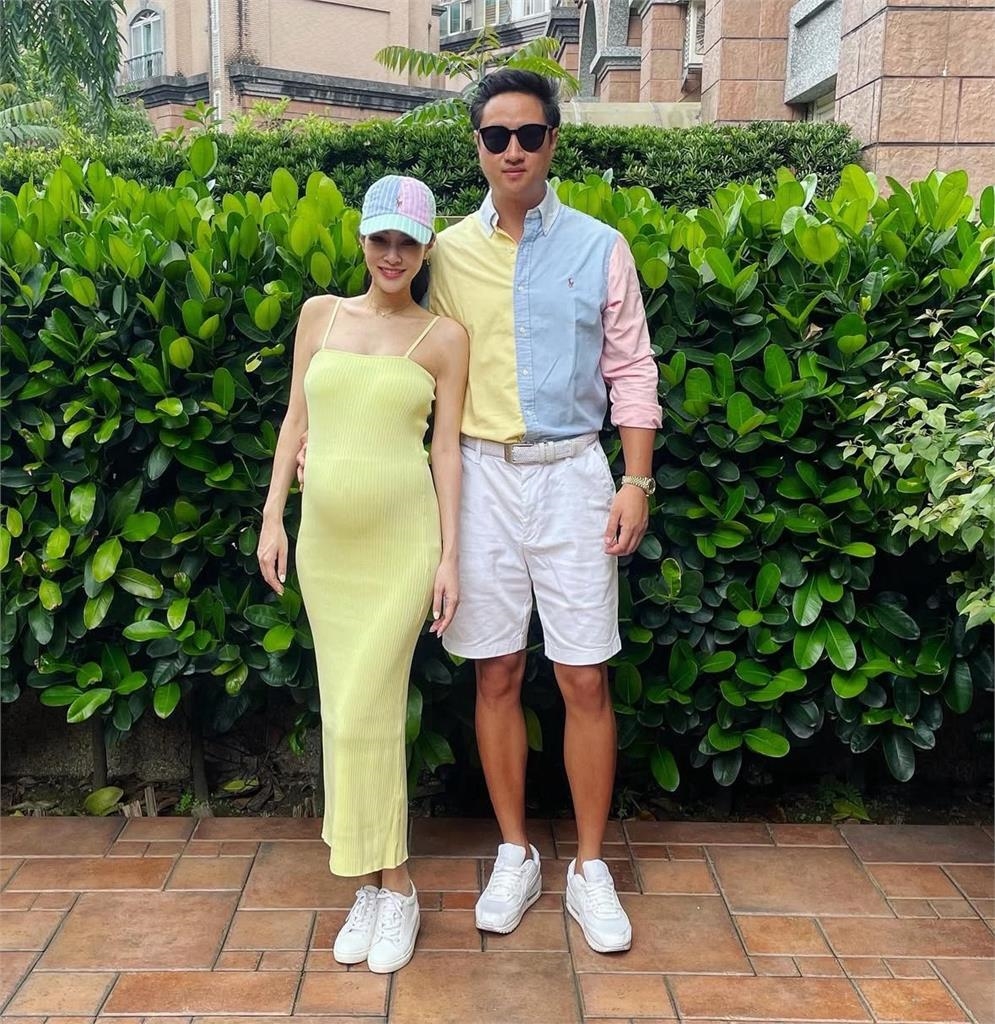 王思佳PO合照「慘遭尪公開潑冷水」尷尬了！他喊：別發我的照片　遭截圖了